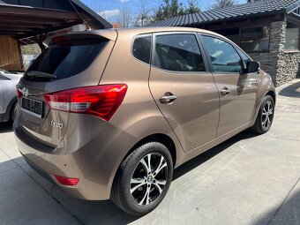 HYUNDAI ix20 1.6i 92 KW PDC TEMPOMAT VYHŘ.SEDADLA 2xALU KOLA - 4