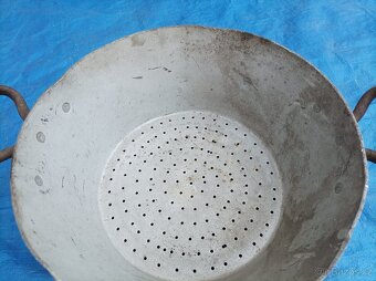 Hliníkový cedník, průměr 37 cm, značený - 4