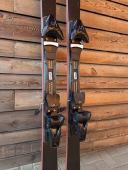 Prémiové švýcarské lyže AK RED, 175cm, 22/23 - 4