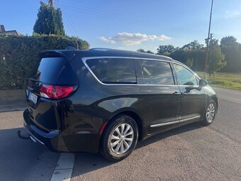 Chrysler Pacifica 3,6 RU Touring L Kůže 2018 DPH - 4