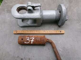 prodám díly na traktor Zetor 25. Sací potrubí se žhavící spi - 4