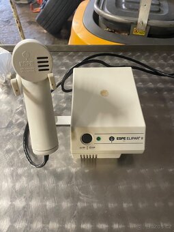 Mixér a další věci ze zrušené zubní ordinace - 4