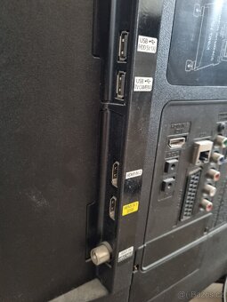 32" Samsung UE32F5500 - 4