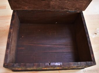 Stará rustikální dřevěná kazeta - 4