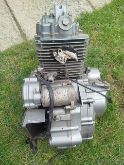 Suzuki dr 125 sm - 4