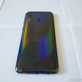 Samsung A40 mobilní telefon - 4