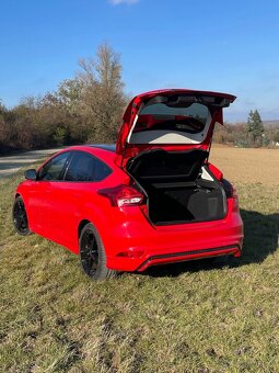 Ford Focus, Red & Black Edition, benzín, 92 kW, 91,5 tis. km - 4