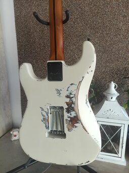 Elektrická kytara Stratocaster - 4