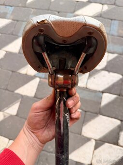 Prodám sedlo + sedlovku Specialized - 4