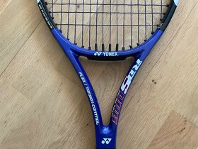 Prodám tenisovou raketu Yonex Isometric, 270g - 4
