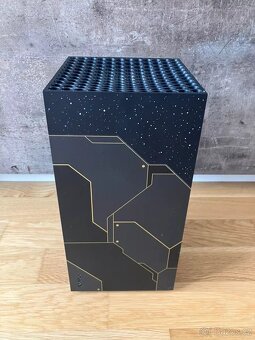 Prodám Xbox Series X Halo Infinite - 4