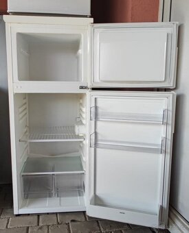 pěkná 140 cm lednice s horním mrazákem - 4