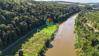 Pozemek přímo u řeky Berounky o výměře 1665 m2 v obci Žlouko - 4