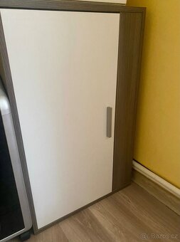 Obývací stěna s konferenčním stolkem - 4
