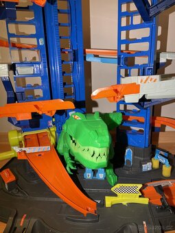 Hot Wheels City garáž s T-Rexem - 4