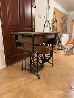 Prodám šicí stroj Lada - 4