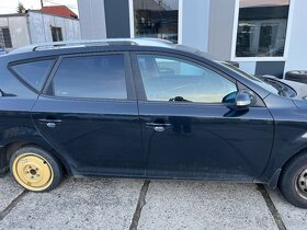 Kia Ceed dveře blatník pravý volant loketní opěrka 2011 DÍLY - 4