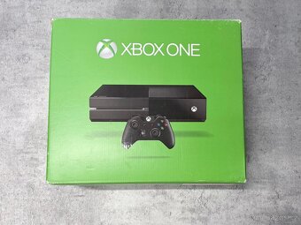 - Xbox One Microsoft model 1540 500GB s krabicí - - 4