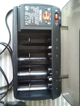 Nabíječka tužkových a 9V baterií Tronic. - 4
