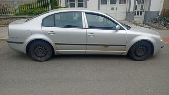 Superb 1.9 TDi 74kw na díly nebo opravu - 4