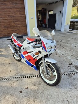 Yamaha FZR 600 - 4