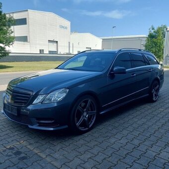 Mercedes-Benz třídy E kombi E500 AMG Line 4Matic Air (č.1095 - 4
