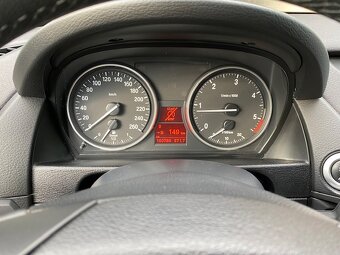 BMW X1 xDRIVE 18d 4x4 2.0i (105 kW) 2015 F48 - 4