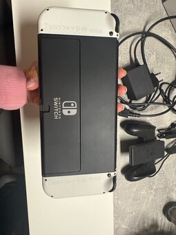 Nintendo switch oled +3 hry - 4