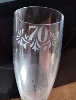 Broušená sklenice s nápisem 70 - 4