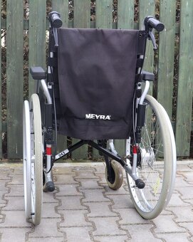 092-Mechanický invalidní vozík Meyra. - 4