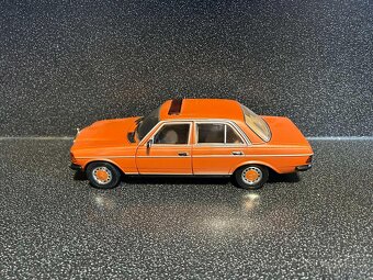 Mercedes Benz 230 E w123 1:18 - 4