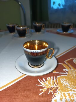Šest šálků s podšálky - 4