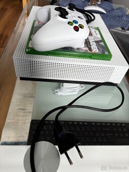 Xbox One S - 4