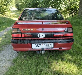Renault 19 1.8i v pěkném zachovalém stavu - 4