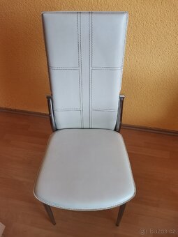 Jídelní skleněný stůl s židlemi - 4