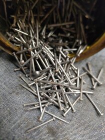 hřebíky 2 velikosti - 4