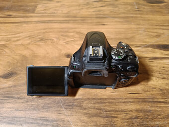 Nikon D5200 + 3x objektiv + příslušenství. - 4