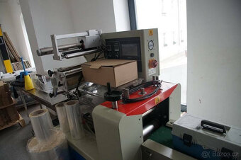 Balicí stroj s průtokovým obalem BluePack Machines typ FLOWw - 4