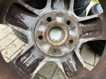 4x alu disky 5x112 R17, letní pneu - 4