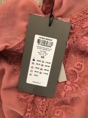 Šaty s visačkou Vero Moda - 4
