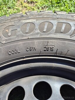 215/65 R16 C 109/107 T včetně disků + orig. poklice - 4