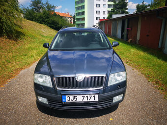 ŠKODA OCTAVIA COMBI 2,0 TDI Elegance - 4