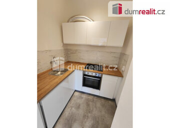 Světlý byt 2+1 s balkonem, 62 m2 + 2,9 m2 balkon, 1.patro, O - 4