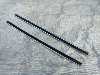 Camaro 2. generace - original lišty na přední blatniky - 4