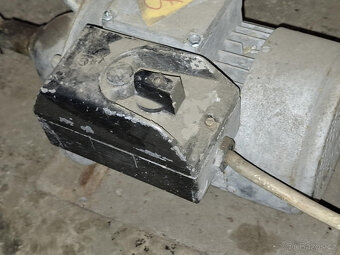 Elektrický ponorný vibrátor na beton - 4