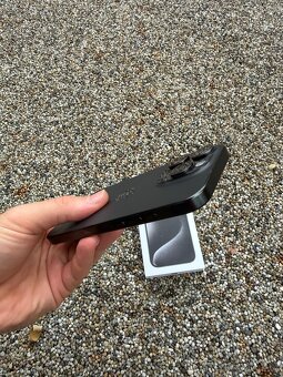 IPhone 15 pro Black - 4