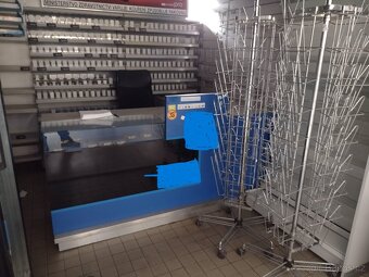 vybavení prodejny - 4