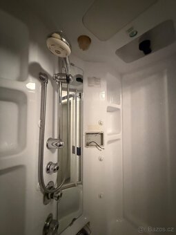 Sprchový kout s uzavřenou jednotkou pro sprchování - 4