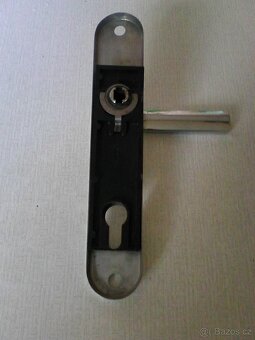 Bezpečnostní dveřní kování a přídavný zámek FAB - 4