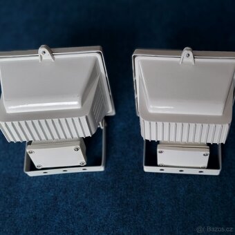 2ks kovový halogenový reflektor 500W + náhradní výbojky - 4